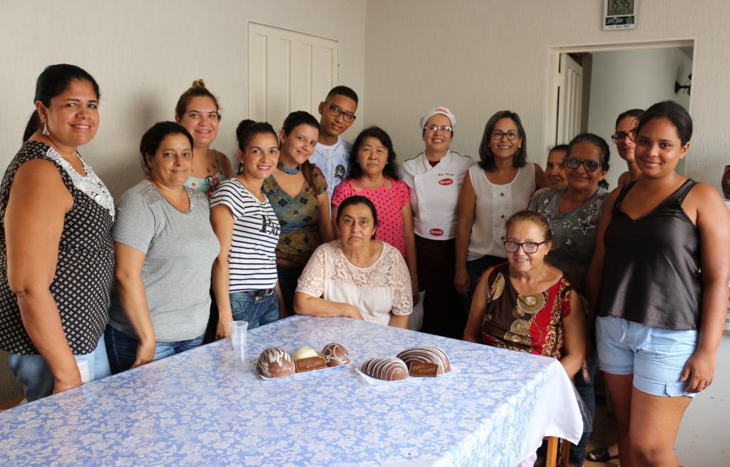 Com a Páscoa chegando, a oficina do curso de Ovo de Colher teve grande procura no FSS