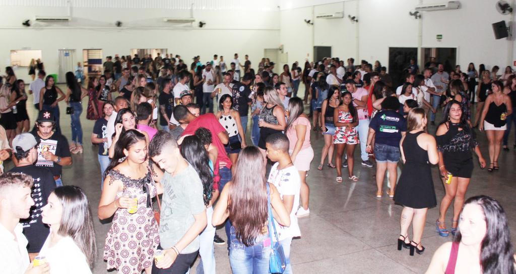 Centenas de alunos, calouros e veteranos da Unijales participaram do “IntegraBixo”