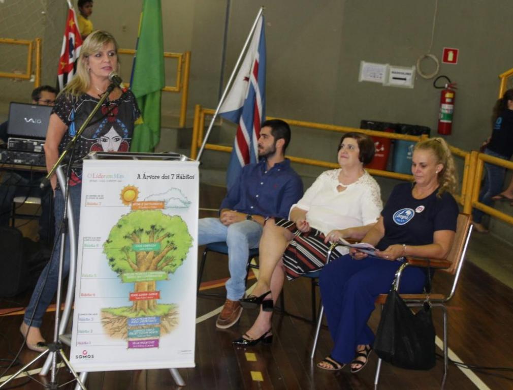 A assessora pedagógica do O Lider em Mim, de São Paulo, Daysi Rita, participou do evento no Anglo de Jales
