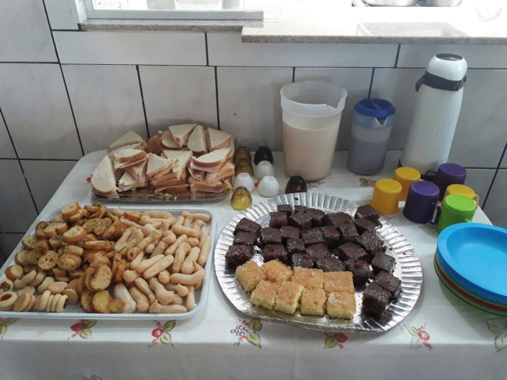 2-Quitutes deliciosos foram servidos para todos os moradores do Lar