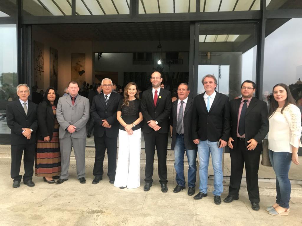 1-Deputada estadual Analice Fernandes, responsável pela emenda que beneficiará o município, recepcionou a comitiva de Urânia no Palácio dos Bandeirantes