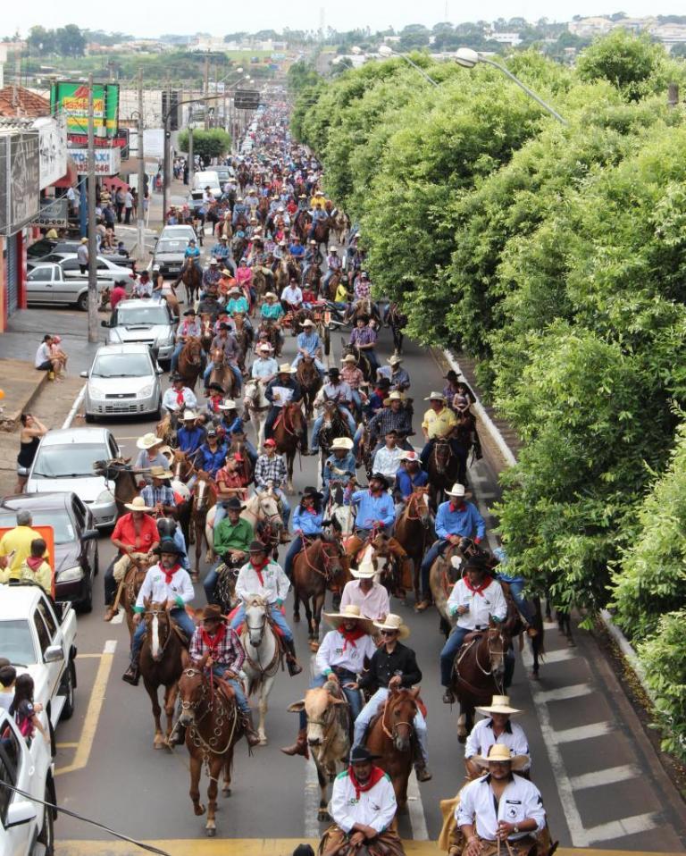 O expressivo número de participantes surpreendeu os organizadores da Cavalgada