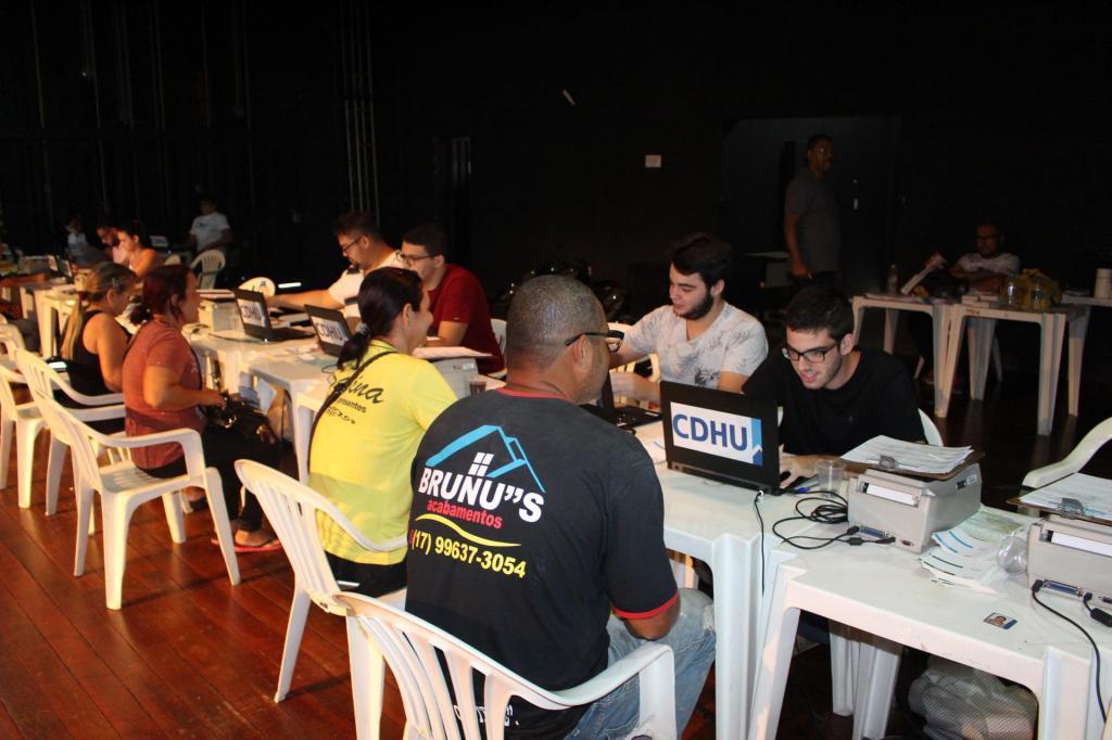 As inscrições foram realizadas no Teatro Municipal de Jales, após o agendamento obrigatório