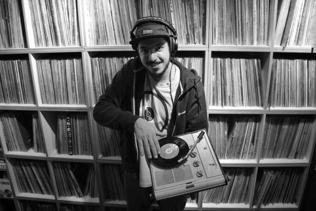 Na música, destaque para o Dj Formiga, integrante do coletivo Vinil é Arte