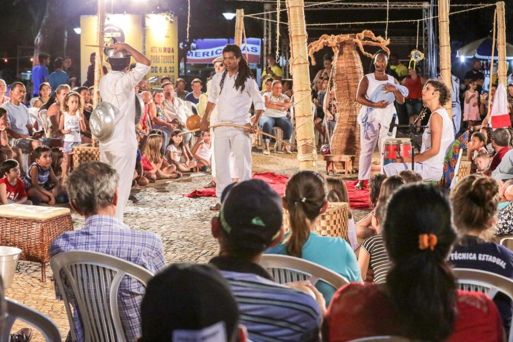 O Coletivo Quizumba encenou “Quizumba” misturou capoeira, canto e teatro em sua apresentação