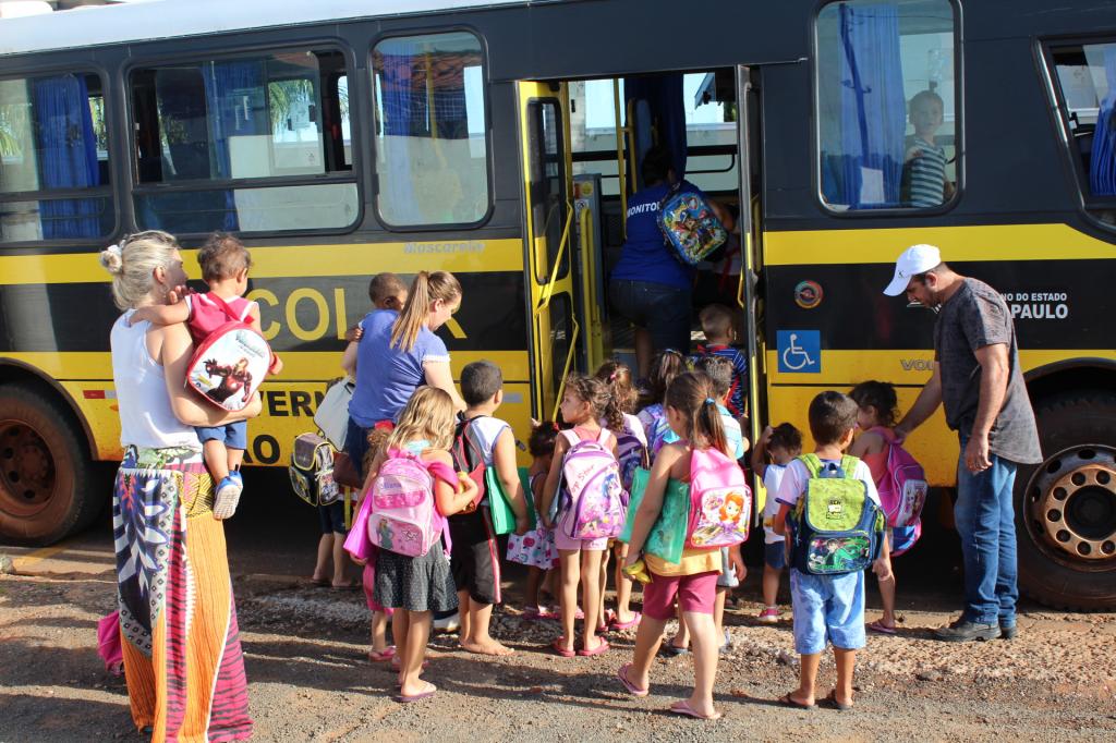 Em Urânia, nova linha de transporte escolar é disponibilizada para alunos da EMEI Martha Laiz Ferrari Biason