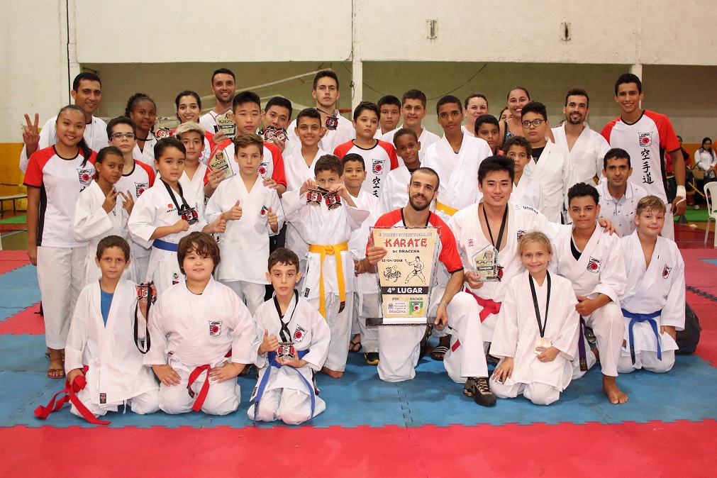 Equipe de karatê da região conquista medalhas e troféus em Dracena
