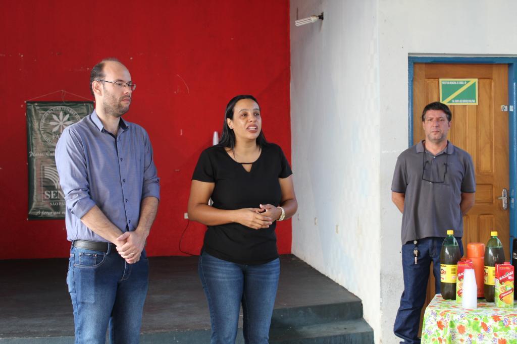 O prefeito Márcio Arjol, a primeira-dama Andréa e o instrutor Acácio Motta abriram o curso
