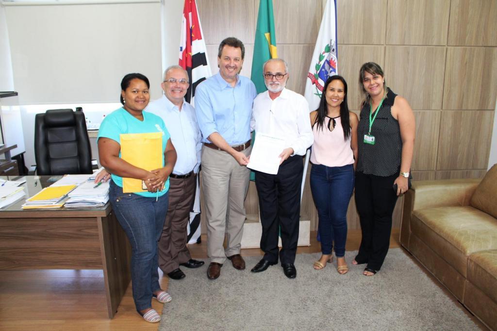 A APAE foi representada pelo presidente João Papassídero e pelas funcionárias Maria Josefa Neto e Rosineide Savazi