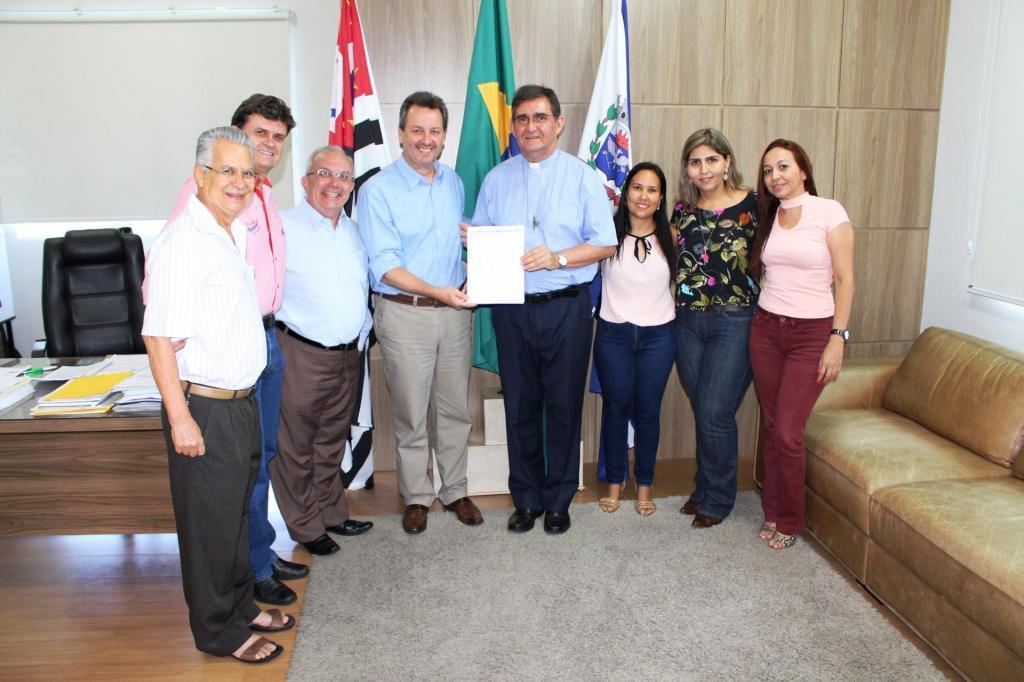 Representaram o Projeto Corpo e Mente em Movimento, mantido pela SACRA, o padre Antônio Sardinha, Nilton Navarro, bispo Dom Reginaldo, Maria Odete Costa e Elisangela do Nascimento