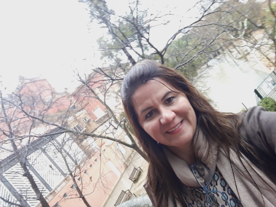 PROFESSORA DA UNIJALES RECEBE PRÊMIO E VISITA FEIRA DE CIÊNCIA JOVEM NA ESPANHA
