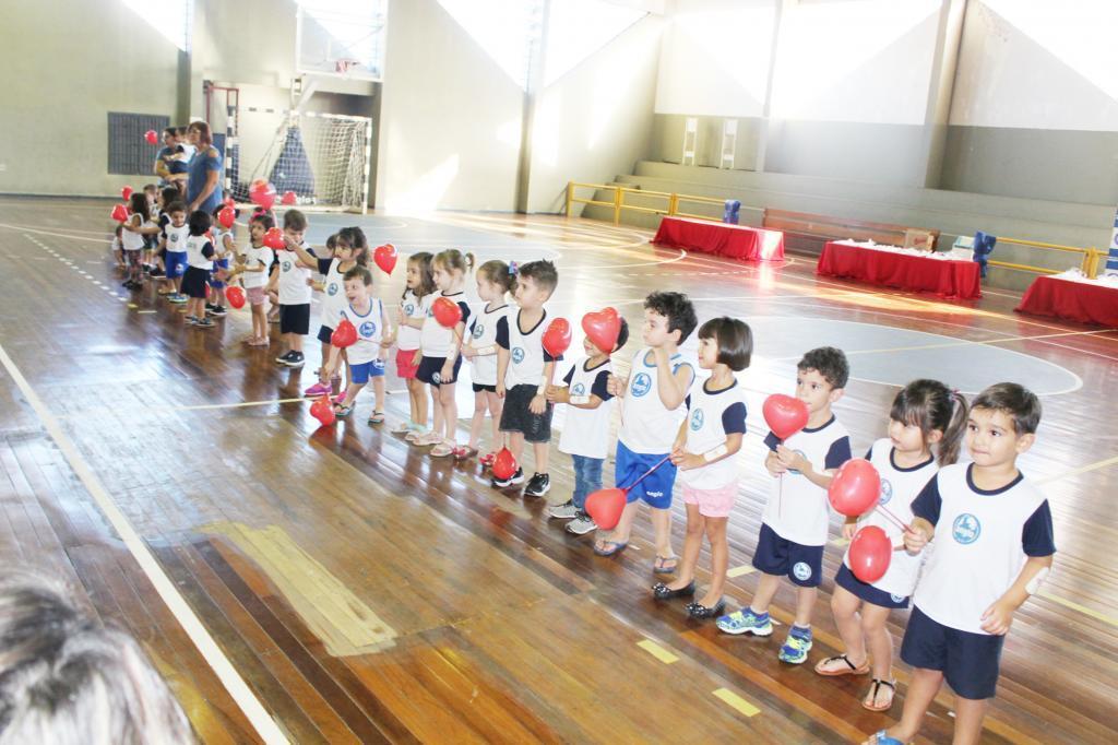 Os alunos do período da tarde também emocionaram com suas homenagens