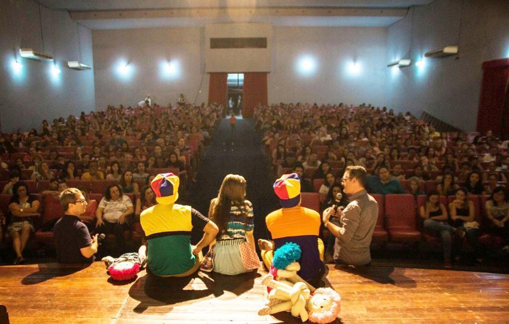 A pré-estreia de “Meu quarto, minha inocência” levou aproximadamente 500 pessoas ao Teatro Municipal