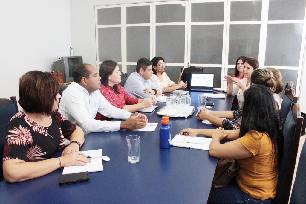 O secretário de Comunicação, Douglas Zílio, articulou reunião entre representantes da Prefeitura e da Seja Digital para tratar do desligamento do sinal de TV analógico em Jales