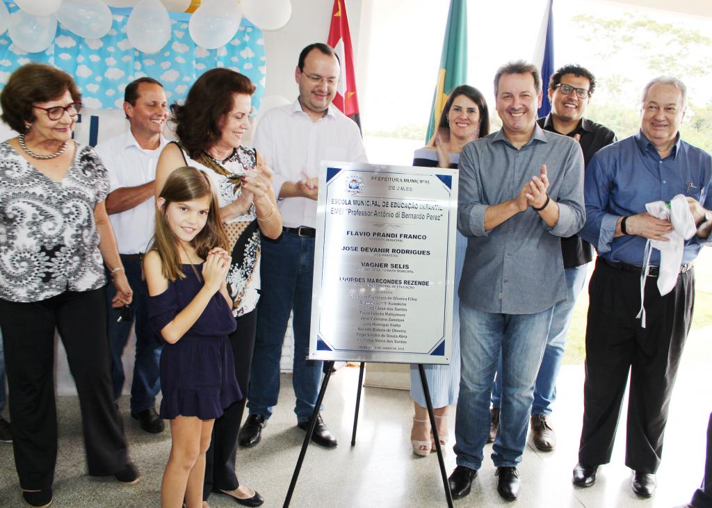 Prefeito Flá inaugura escola que estava com obras paralisadas desde 2012