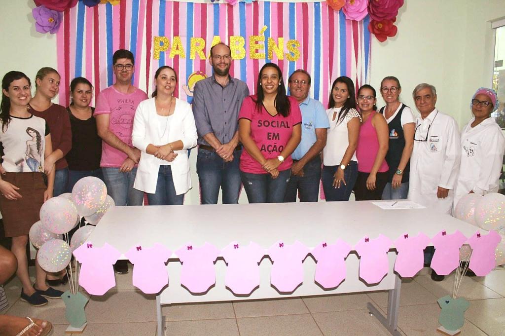 Saúde de Urânia encerra curso de gestante com entrega de kits