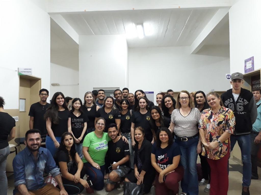 ALUNOS DE ARTES VISUAIS REALIZAM PROJETO DE ARTE, MEIO AMBIENTE E SUSTENTABILIDADE