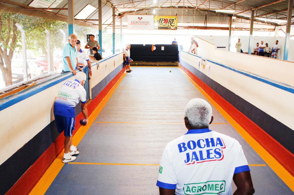 Cancha de Bocha do Paraíso é reinaugurada com torneio entre cidades
