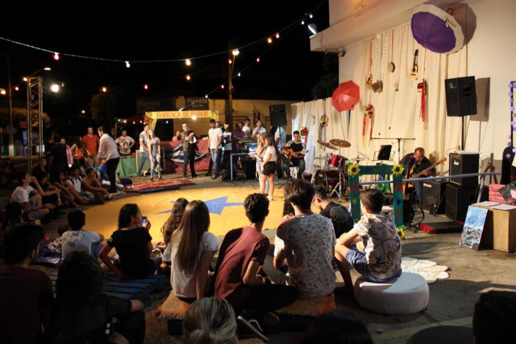 4º Sarau no Ponto recebe mais de 300 pessoas em noite frenética