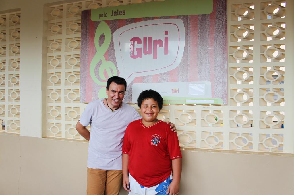 Garoto que conheceu o Projeto Guri na Feira da Uva já participa de aulas no polo de Jales