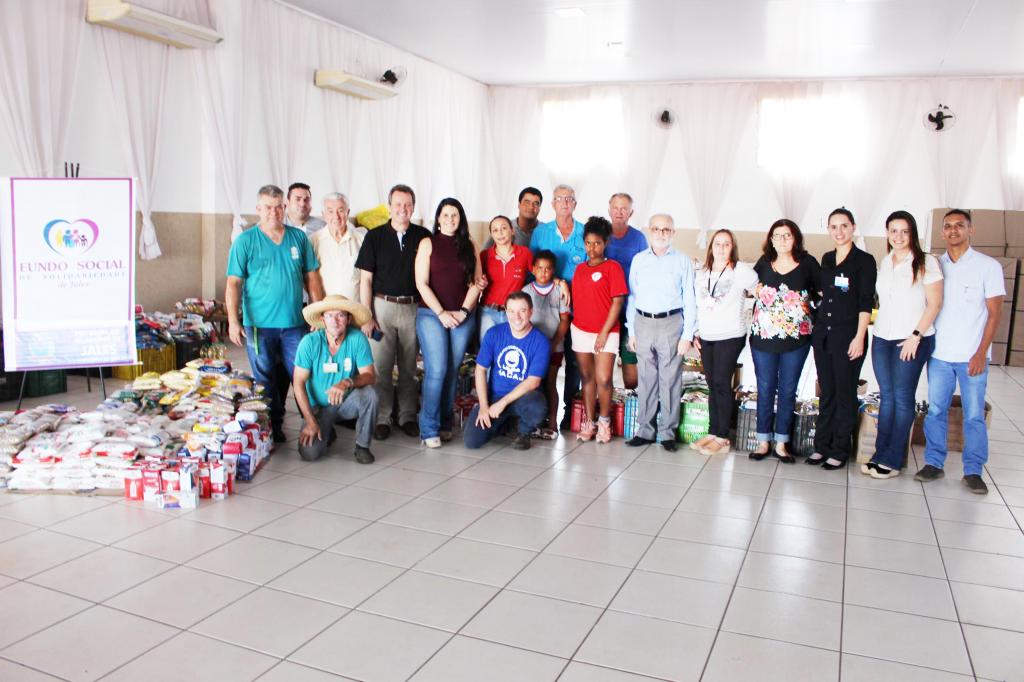 Fundo Social doa mais de quatro toneladas de alimentos arrecadados no Jales Rodeio Show para entidades assistenciais do município