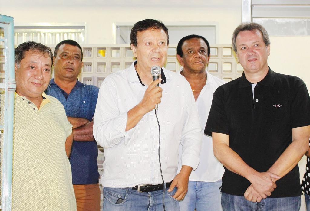 Prefeitura inaugura sistema de iluminação do Campo da FEPASA com amistoso de futebol