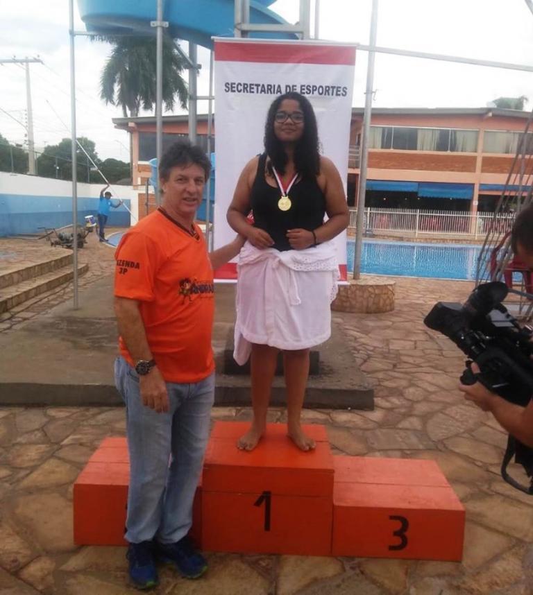 A atleta Bia da Silva disputou na modalidade Natação ACD e subiu no lugar mais alto do pódio duas vezes