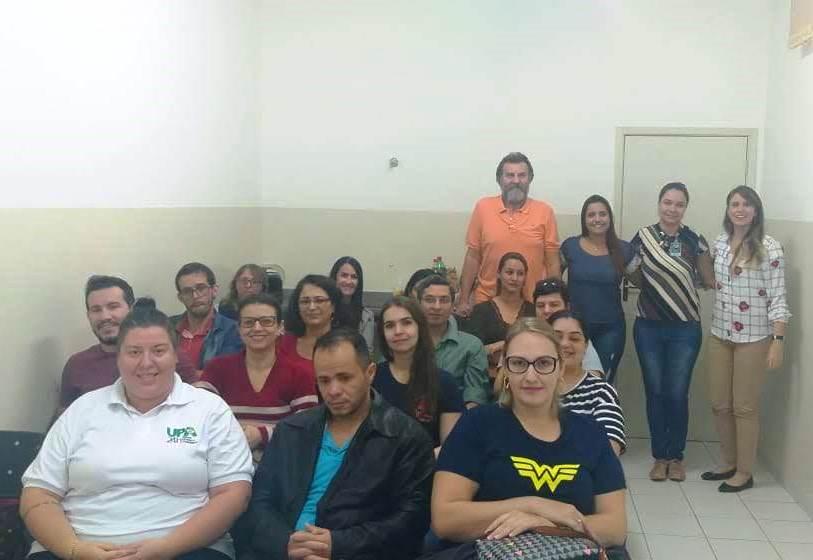 Capacitação e treinamento aos funcionários, com a ministração da psicóloga Drª Janine Sestari