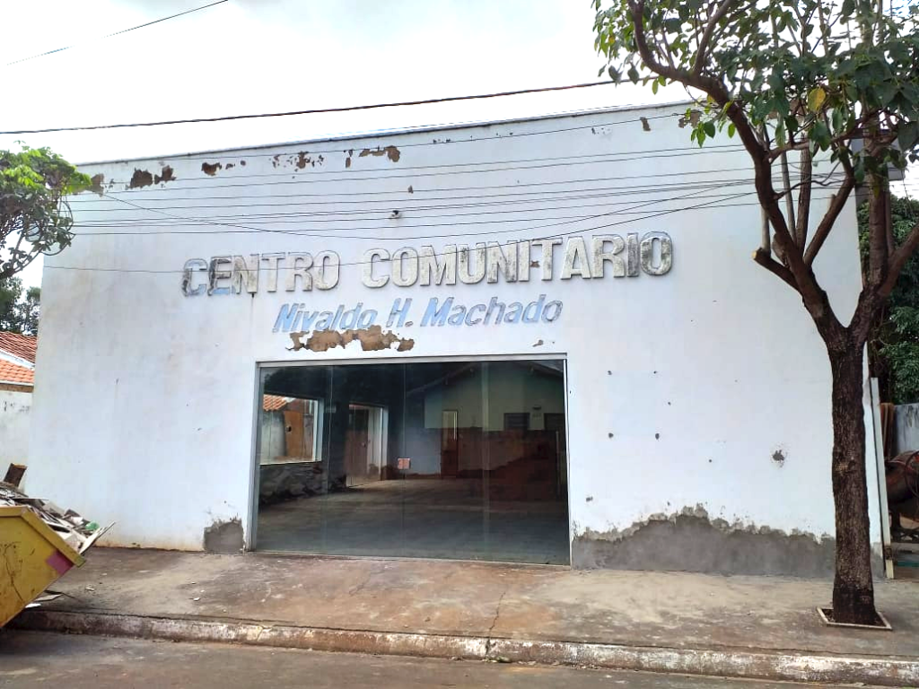 As obras do Centro Comunitário “Nivaldo Honorato Machado”, no Conjunto Habitacional Hernandes Pigari também já foram iniciadas
