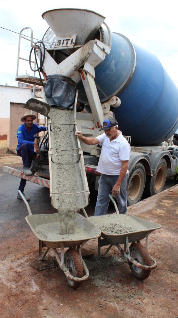 Equipe da Prefeitura Municipal está trabalhando nas obras