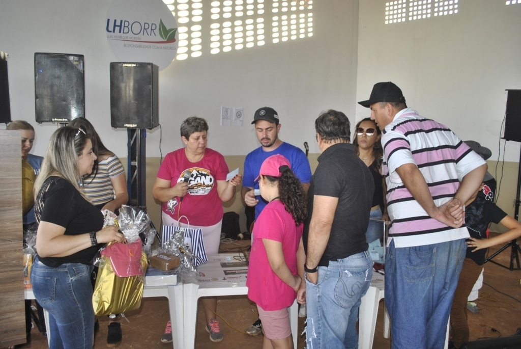 Muitas brincadeiras e dezenas de prêmios foram sorteados aos motoristas que compareceram com seus familiares