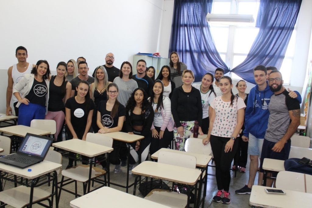 Os alunos de fisioterapia reunidos