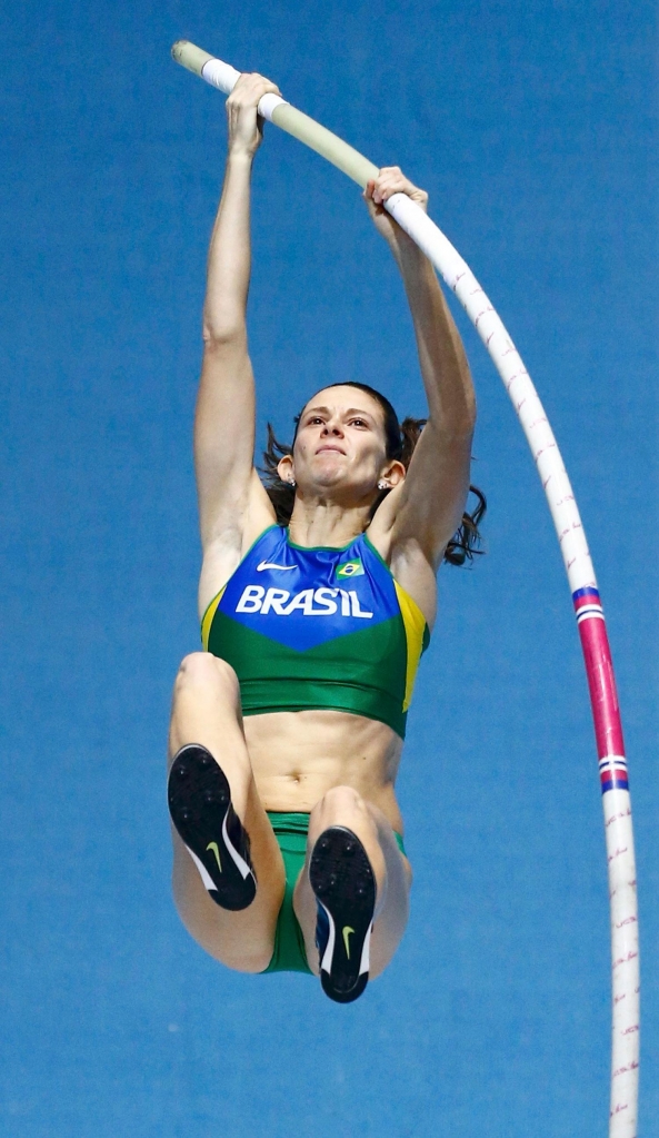 – Fabiana Murer, que participou de três Olimpíadas, se aposentou aos 35 anos, bicampeã no salto com vara