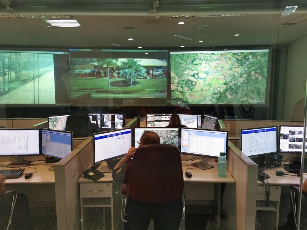 Instalações do sistema de videomonitoramento do COI que  reforçam a segurança em pontos estratégicos da cidade