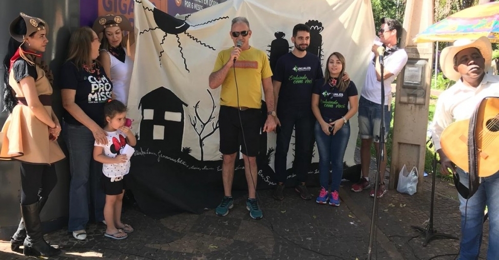 Participação da comunidade: Vô Cassuchi apresentou um poema, homenageando os pais