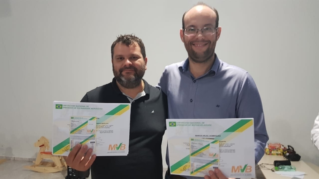 3-O secretário de agricultura e meio ambiente, Anderson Chapichi, e o prefeito Márcio Arjol também foram certificados