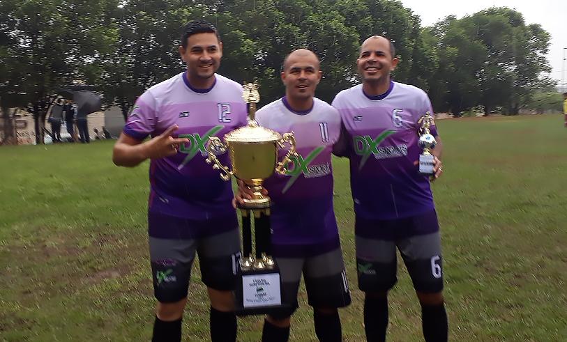 Os jogadores da Dx Sport / Motorbat comemorando o primeiro lugar