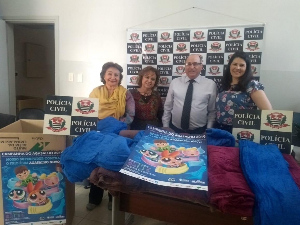 As policiais civis Marizilda Alves Ribeiro Brizotte e Maria Madalena Bardosa Lucato também participaram da entrega das peças ao lado do Dr. Altair e Glauciane
