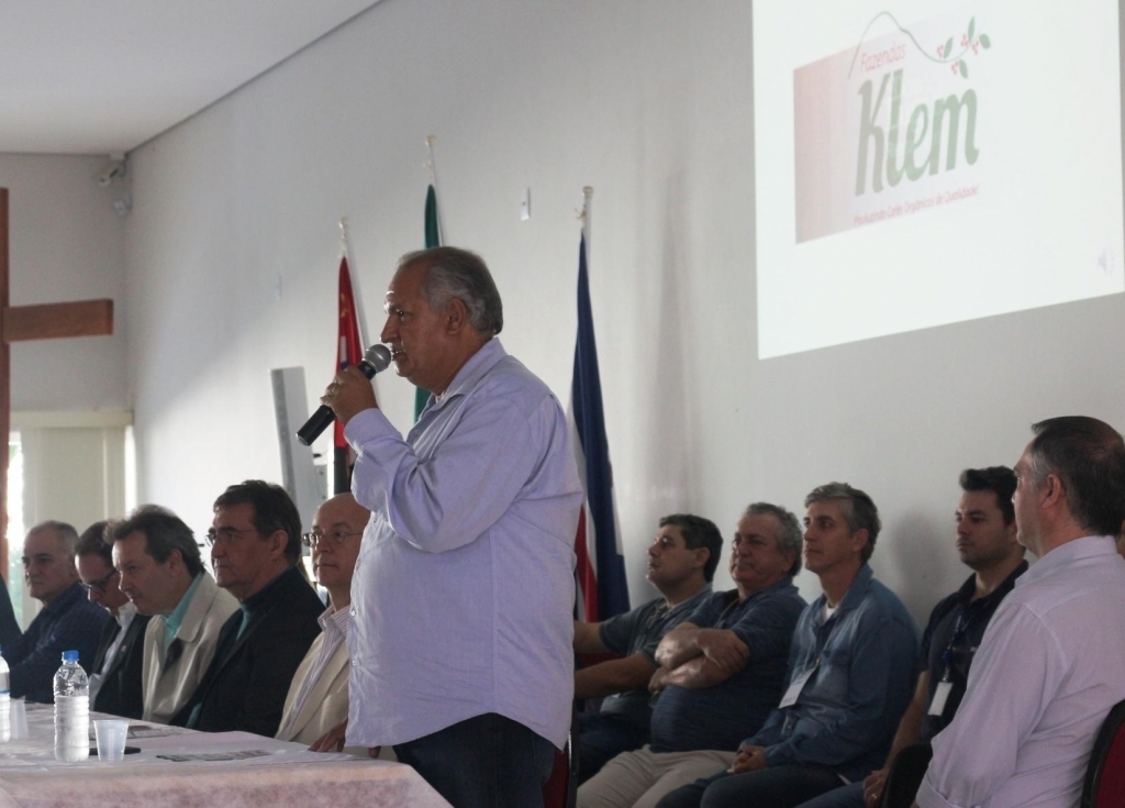 O presidente da Comissão Organizadora, o professor mestre Nilton Marques de Oliveira deu boas vindas aos participantes