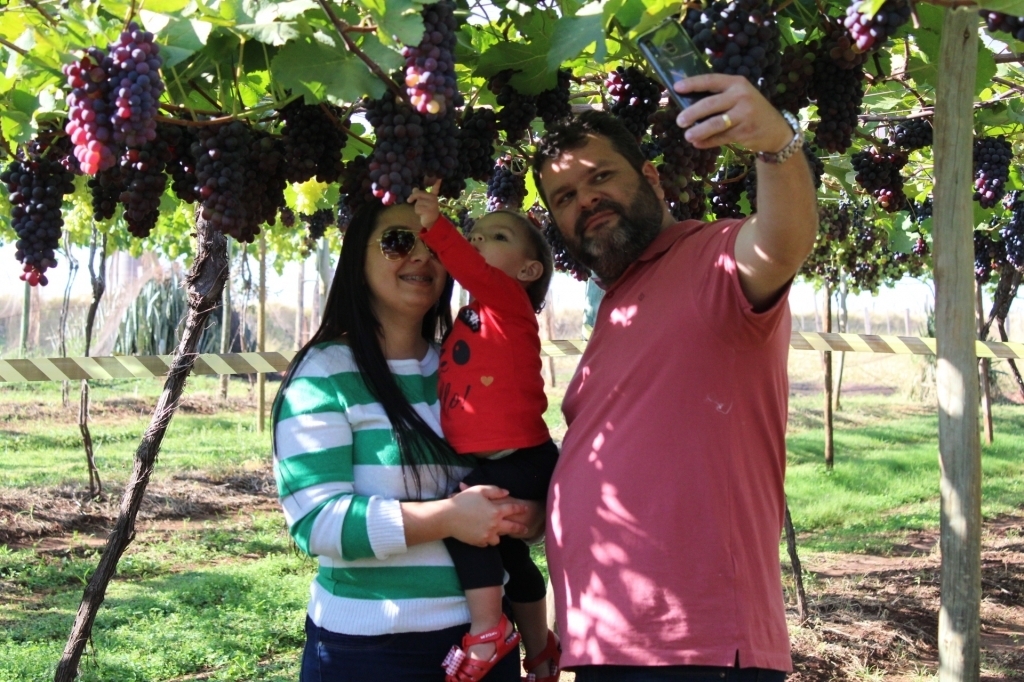 O secretário de agricultura e meio ambiente, Anderson Chapichi, a esposa Angélica e a filha Gabrielly também prestigiaram o passeio