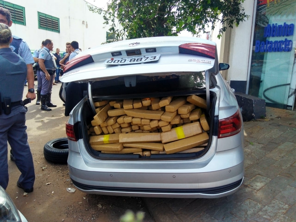 O veículo estava carregado com quase meia tonelada de drogas