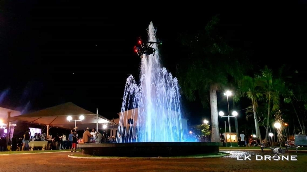 A inauguração da fonte fez a alegria dos espectadores