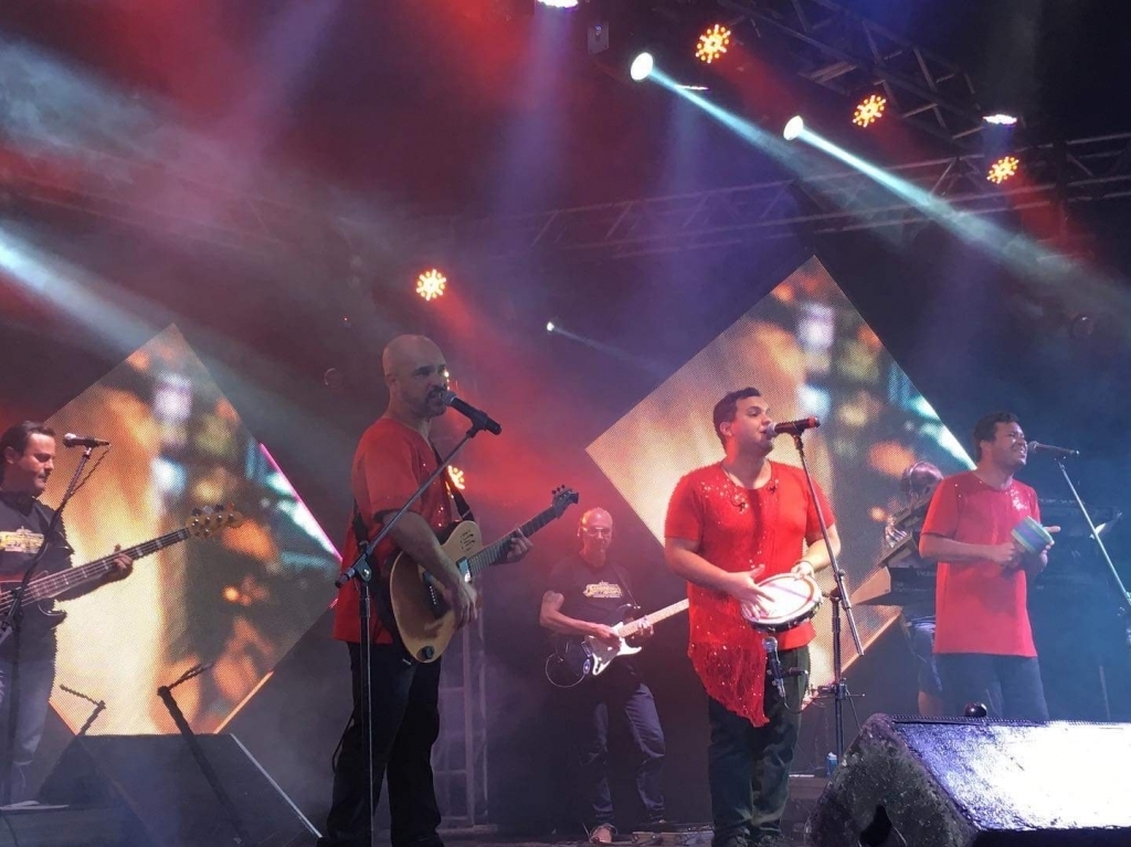 A Banda Jafferson iniciou as festividades da noite