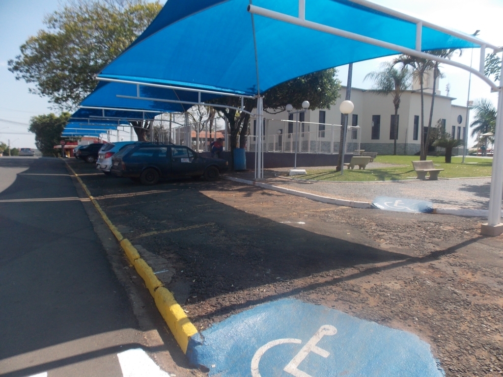 A cobertura no estacionamento da Praça da Matriz