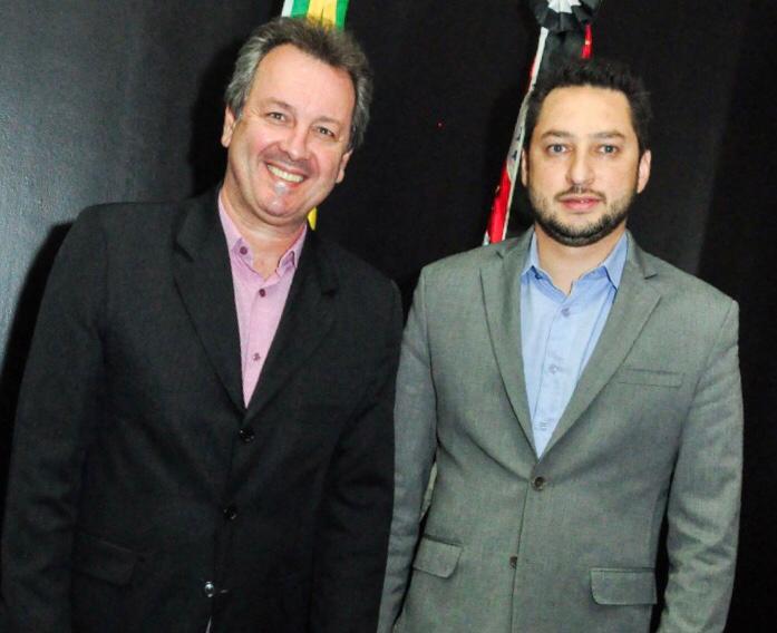 O prefeito Flá com o Secretário Estadual de Desenvolvimento Regional, Marcos Vinholi, no Palácio dos Bandeirantes em São Paulo