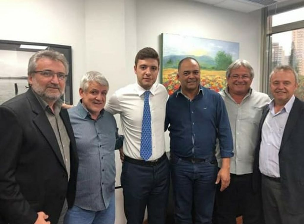 Prefeitos da região se encontram com deputado para a reivindicação de verbas para as cidades