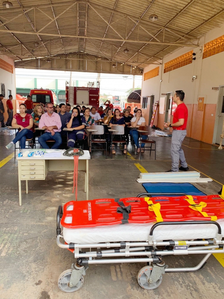 A capacitação foi ministrada pelo 2º Sargento da PM, Eberson Corrêa Nozaki, juntamente com a equipe do Corpo de Bombeiros de Jales