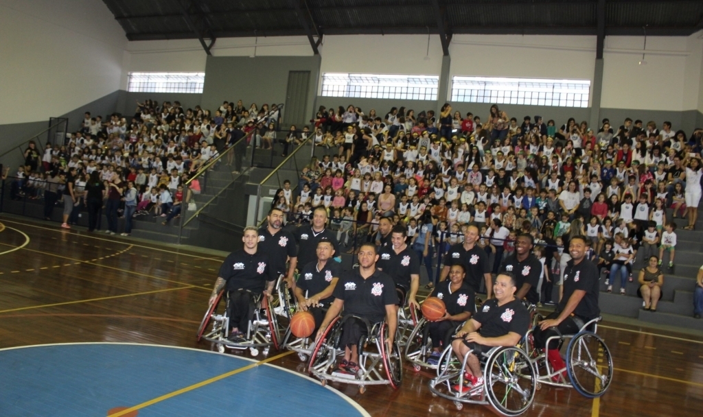 Basquete sobre rodas marca reinauguração do ginásio poliesportivo do Anglo de Jales