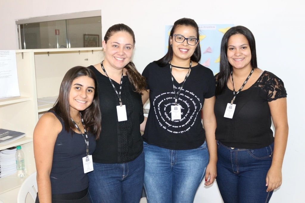Gabrielli Fernanda dos Anjos Leite, estagiária de direito, Beatriz Gonçalves Batista, estagiária de serviço social, Tahymy Hyrys de Souza Oliveira, assistente social responsável e Beatriz Moreira Rodrigues Ortega, também estagiária de serviço social integ