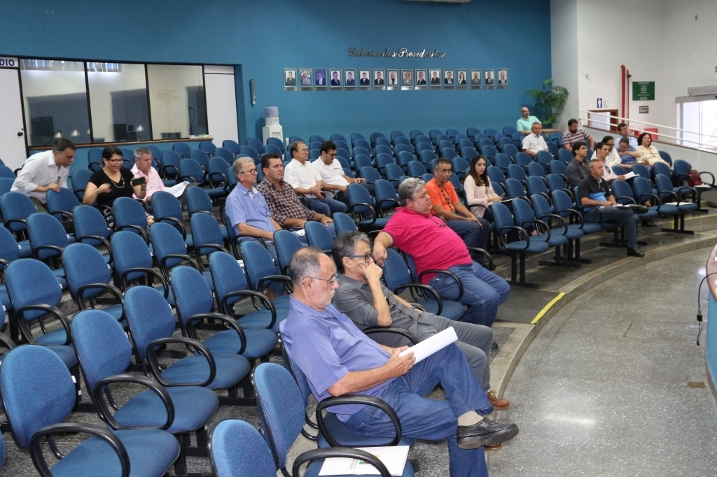 O Projeto de Combate à Erosão do Córrego do Tamboril foi discutido durante a reunião extraordinária na Câmara Municipal